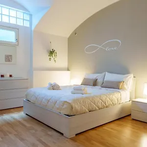  Apartment Centro Storico Duomo A 5 Minuti Wifi Netflix Italy